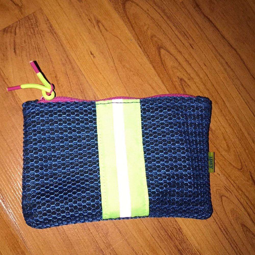makeup bag!!
